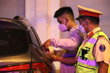 Tài xế quốc tịch Mỹ bị phạt 35 triệu đồng vì vi phạm nồng độ cồn