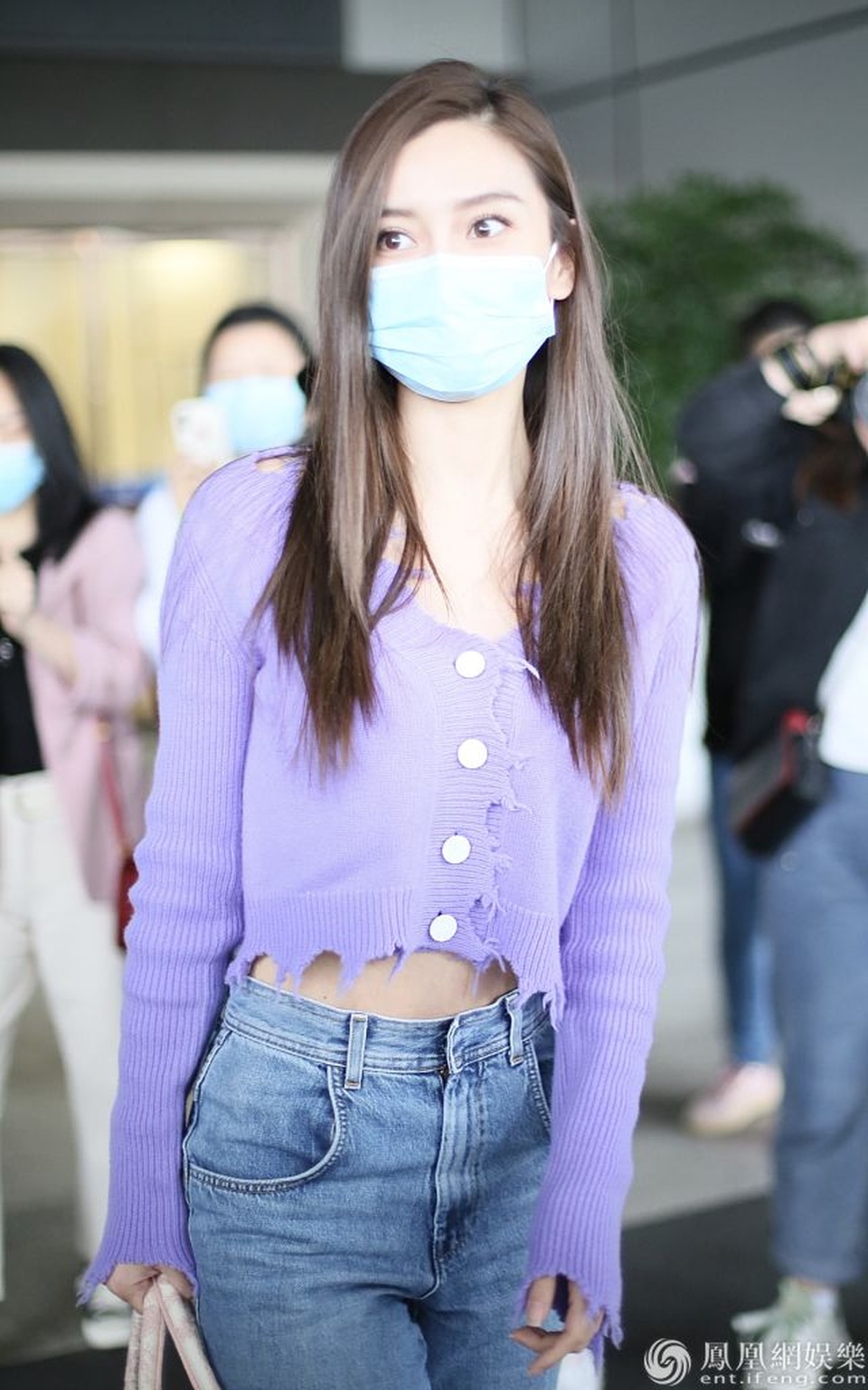Angelababy lộ thân hình gầy gò đáng báo động - 4 Angelababy lộ thân hình gầy gò đáng báo động - 4
