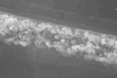 UAV sát thủ Nga lao trúng mục tiêu, bắn nổ lựu pháo Ukraine