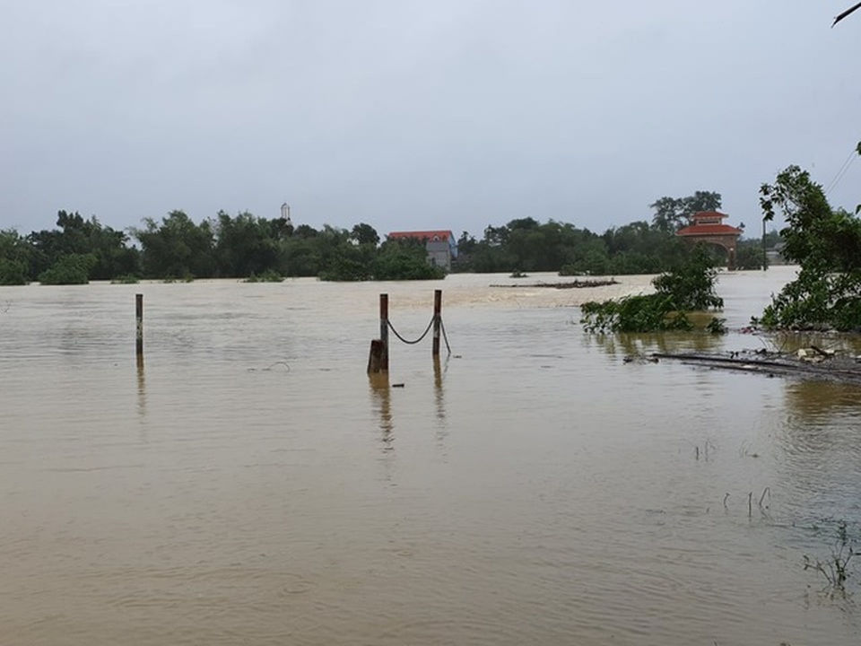 Lãnh đạo vùng lũ đi họp đồng hương: Vô trách nhiệm, vô cảm và vô lí - 1 Lãnh đạo vùng lũ đi họp đồng hương: Vô trách nhiệm, vô cảm và vô lí - 1