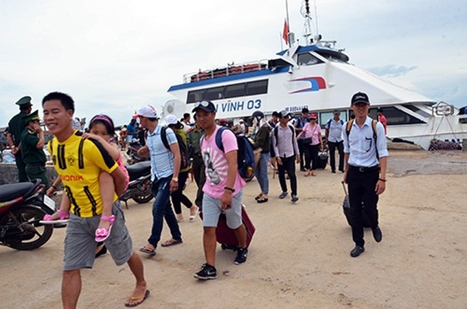Trong 2 ngày qua, đảo Lỳ Sơn đã đón trên 5000 ngàn du khách thập phương đổ về. 