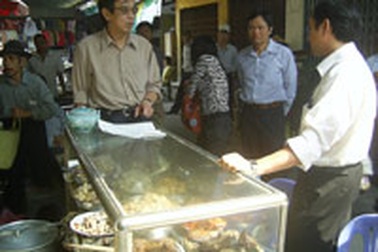 Quản lý thực phẩm: Cuộc chiến chưa có hồi kết