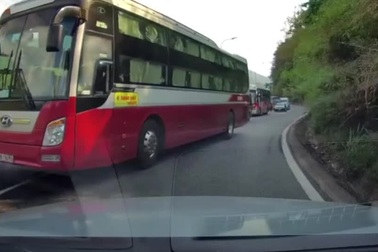 Đổ đèo lấn làn - chuyện thường ngày trên mỗi cung đường?