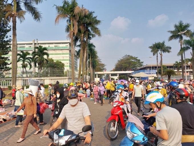 Công nhân Công ty TNHH PouYuen Việt Nam giờ tăng ca.