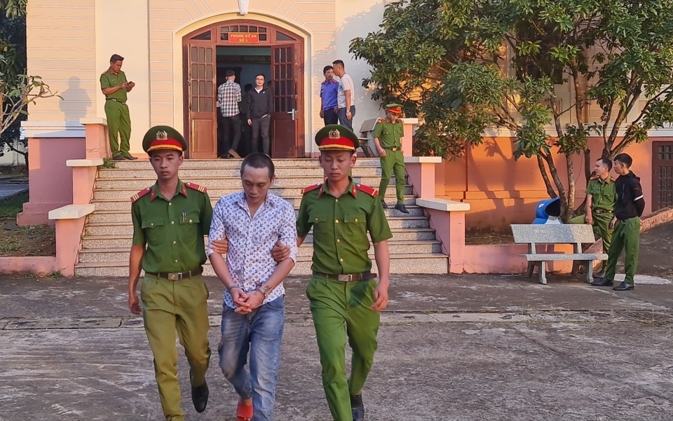 Đối tượng chiếm đoạt tiền của góa phụ Rào Trăng lĩnh 15 năm tù - 5 Đối tượng chiếm đoạt tiền của góa phụ Rào Trăng lĩnh 15 năm tù - 5