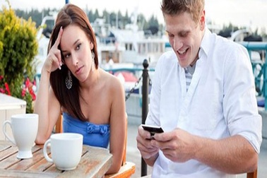 Phụ nữ dễ ghen từ những điều rất nhỏ