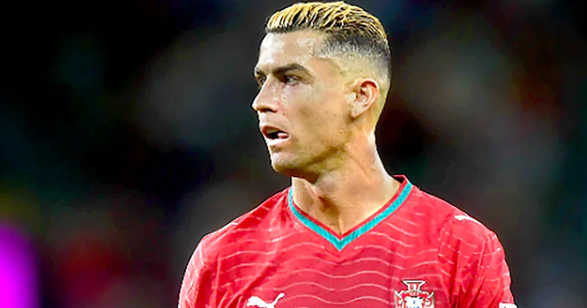 C.Ronaldo áp đảo Lionel Messi trong cuộc đua kiếm tiền