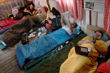 Độc lạ cuộc thi công dân lười biếng nhất, 7 người đã nằm yên suốt 20 ngày