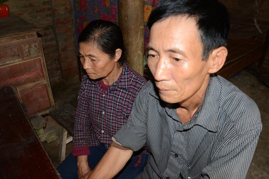 Đau đớn cảnh con trai tâm thần đuổi đánh bố mẹ