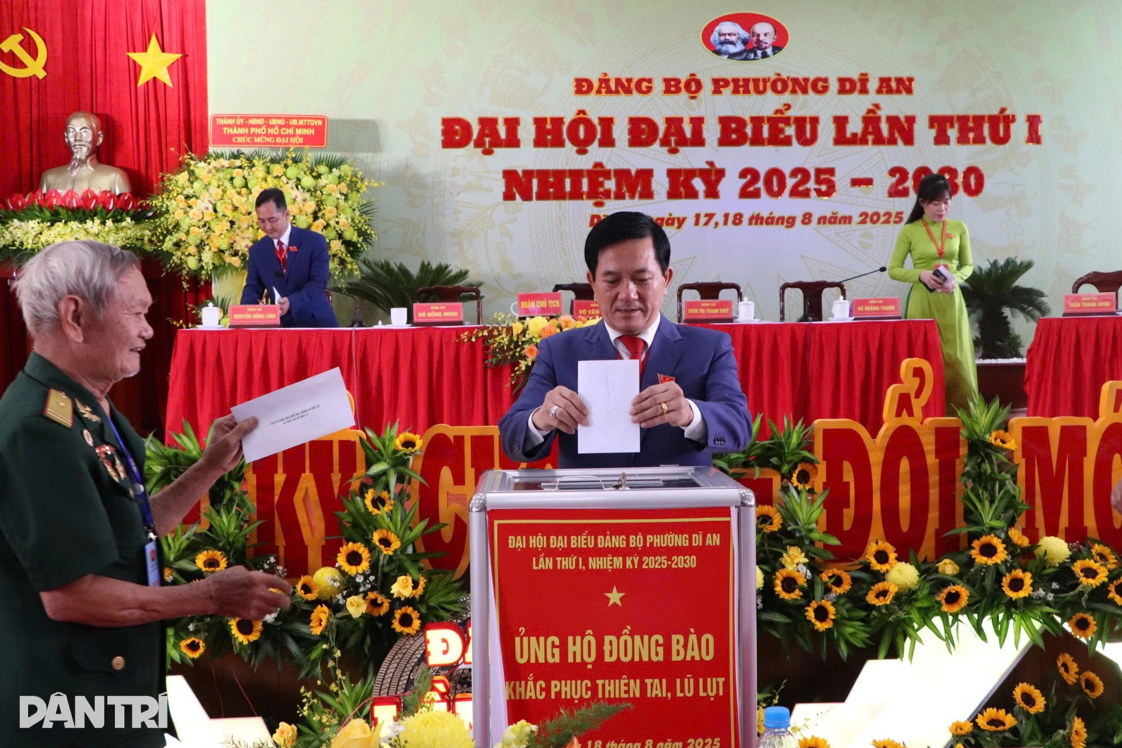 Ông Võ Văn Hồng làm Bí thư phường đông dân nhất TPHCM - 7