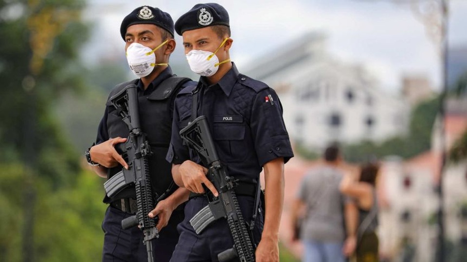 Malaysia kết án hơn 1.000 năm tù cha dượng hãm hiếp con gái - 1 Malaysia kết án hơn 1.000 năm tù cha dượng hãm hiếp con gái - 1