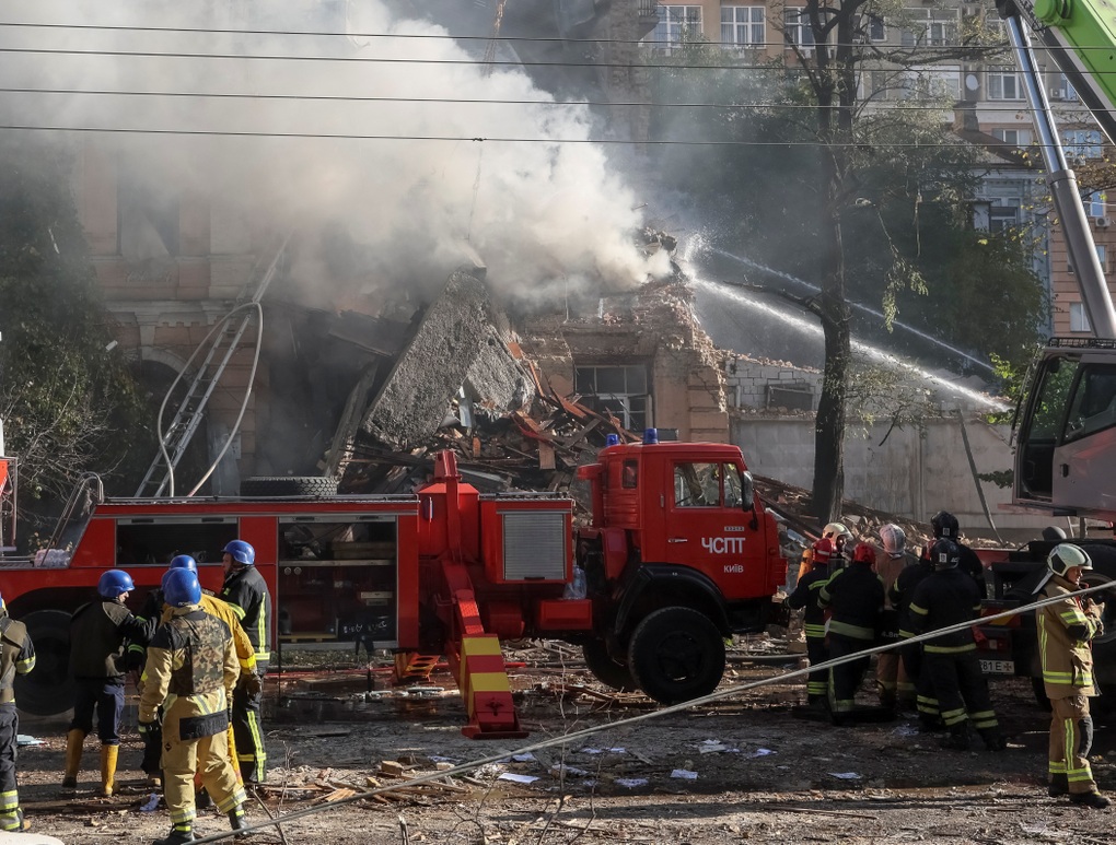 Nga tập kích loạt tên lửa rung chuyển Kiev - 1 Nga tập kích loạt tên lửa rung chuyển Kiev - 1