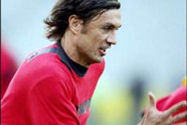 Maldini giã từ sân cỏ? 