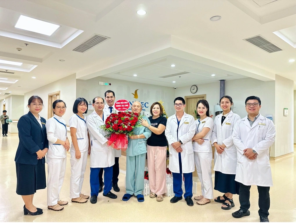 Cụ ông 99 tuổi hồi phục ngoạn mục sau phẫu thuật cắt trực tràng phức tạp do ung thư - 2