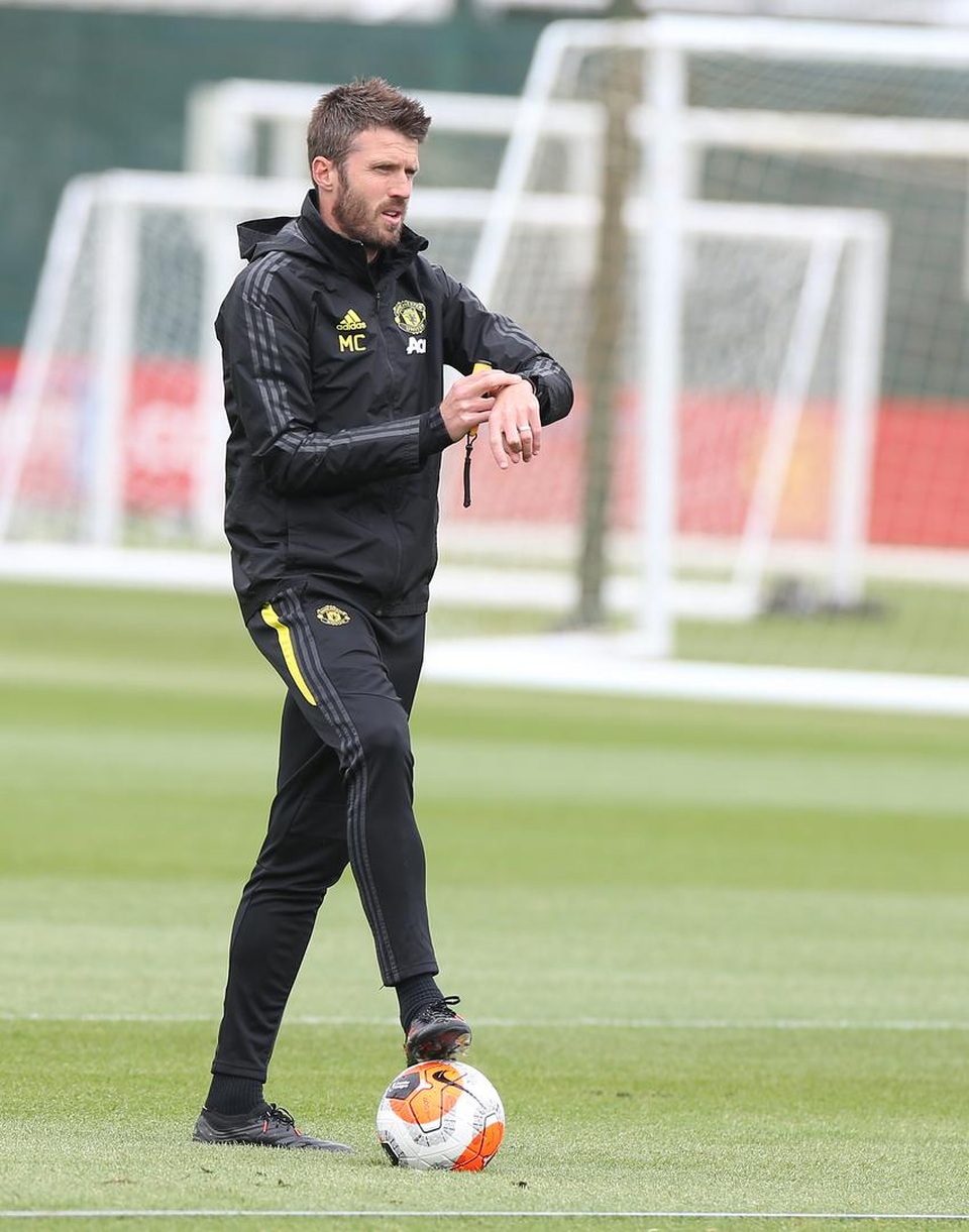 Pogba, Fernandes vui vẻ trong buổi tập toàn đội Man Utd - 9 Pogba, Fernandes vui vẻ trong buổi tập toàn đội Man Utd - 9