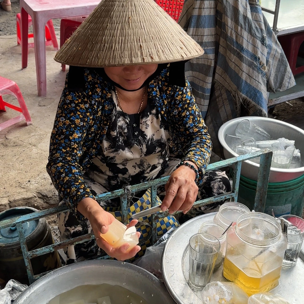 Khách Việt đi chợ rẻ nhất Việt Nam ở Phú Yên: Cầm 50.000 ăn đủ món ngon - 3 Khách Việt đi chợ rẻ nhất Việt Nam ở Phú Yên: Cầm 50.000 ăn đủ món ngon - 3