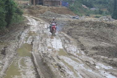 Đường hơn 650 tỷ, sau 4 năm mới "đi" được 10km