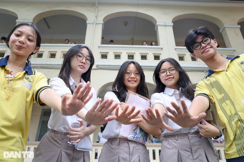 ការណែនាំលម្អិតសម្រាប់ចម្លើយភាសាអង់គ្លេសសម្រាប់ការប្រឡងសញ្ញាបត្រមធ្យមសិក្សាទុតិយភូមិឆ្នាំ 2025 លេខកូដប្រឡងទាំង 48 - 1 Gợi ý chi tiết đáp án tiếng Anh thi tốt nghiệp THPT 2025 toàn bộ 48 mã đề - 1