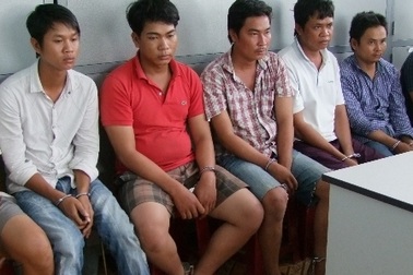  Dùng iPhone “đểu” lừa đảo hơn 200 triệu đồng