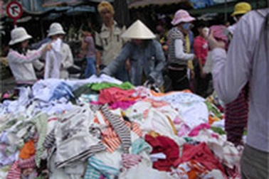 Săn hàng "sale off" cuối năm