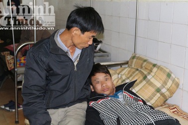 Thầy giáo tát học sinh thủng màng nhĩ