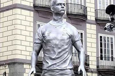 Góc ảnh thể thao: Những bức tượng đẹp và xấu 