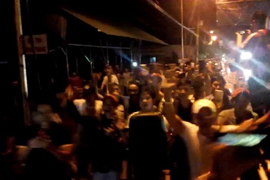 Tài xế reo hò khi trạm BOT Cai Lậy tạm dừng thu phí