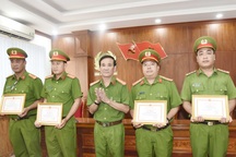 Khen thưởng 4 công an phá nhanh vụ án giết người giấu xác