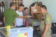 Ngang nhiên bày bán hàng trăm sản phẩm trang sức bằng ngà voi