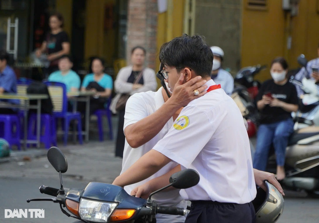 HCMC: បេក្ខជនចាប់ផ្តើមការប្រណាំងដើម្បីចូលថ្នាក់ទី 10 សមាមាត្រនៃការប្រកួតប្រជែង 1/6 - 3 TPHCM: Thí sinh bắt đầu cuộc đua vào lớp 10, tỷ lệ chọi 1/6 - 3