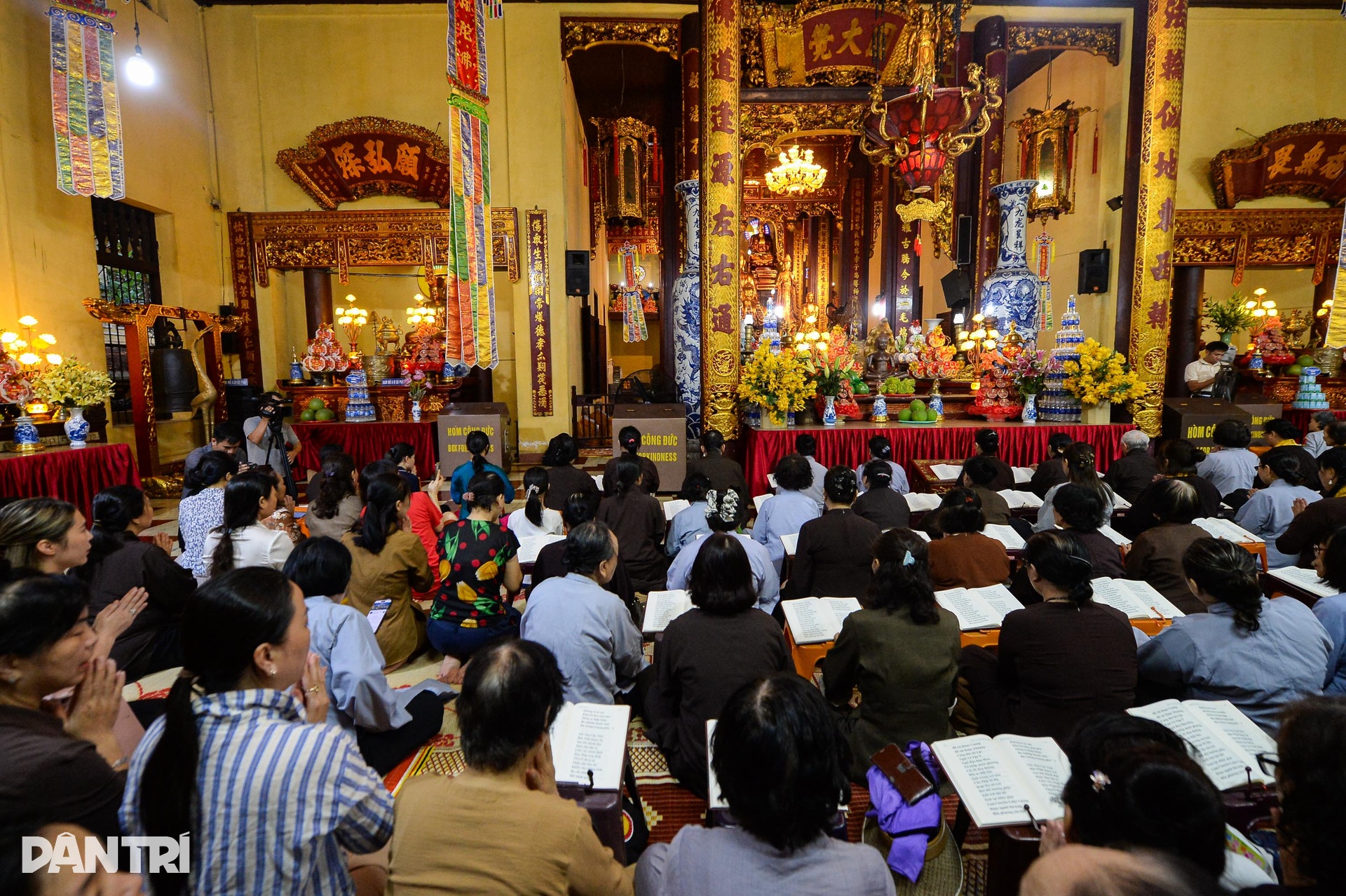 Ba hồi chuông, trống bát nhã cầu Quốc thái dân an trong ngày lịch sử - 2 Ba hồi chuông, trống bát nhã cầu Quốc thái dân an trong ngày lịch sử - 2