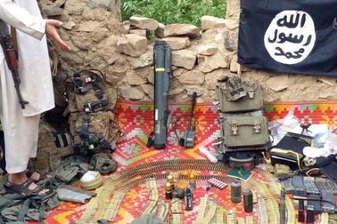 Phiến quân IS khoe ảnh chụp vũ khí của Mỹ