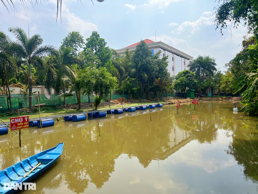 Quán ăn ngập lụt ở TPHCM gây tranh cãi: Khách sợ nước dơ, chủ quán nói gì? - 6 Quán ăn ngập lụt ở TPHCM gây tranh cãi: Khách sợ nước dơ, chủ quán nói gì? - 6