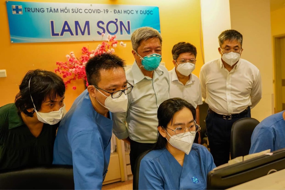 Thứ trưởng Bộ Y tế: Bệnh viện Trung ương sẽ rút từ từ khi TPHCM mở cửa - 2 Thứ trưởng Bộ Y tế: Bệnh viện Trung ương sẽ rút từ từ khi TPHCM mở cửa - 2