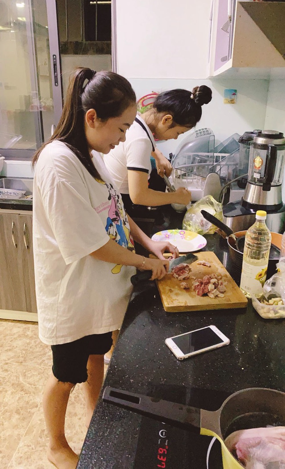 Người Đà Nẵng tất bật đón tiếp, nấu cơm cho hàng trăm bà con trú bão - 2 Người Đà Nẵng tất bật đón tiếp, nấu cơm cho hàng trăm bà con trú bão - 2