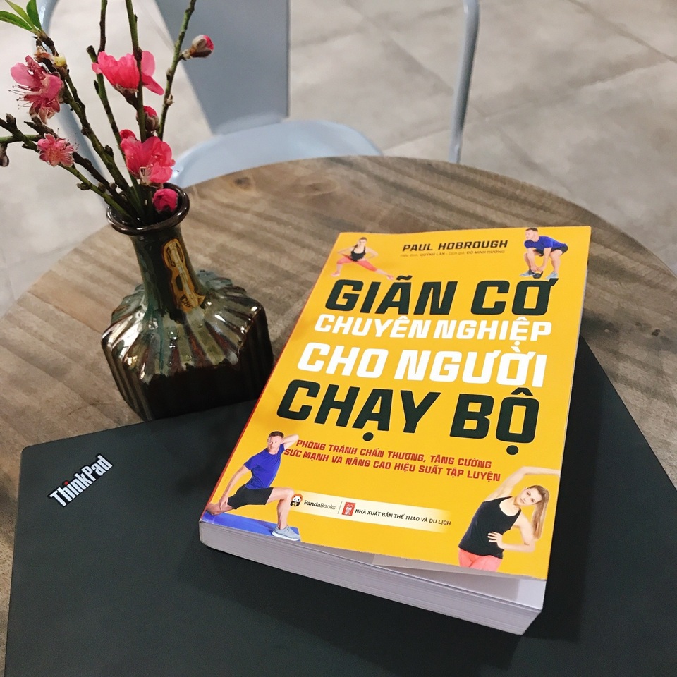 Sách về giãn cơ chuyên nghiệp cho người chạy bộ, không lo chấn thương - 1 Sách về giãn cơ chuyên nghiệp cho người chạy bộ, không lo chấn thương - 1