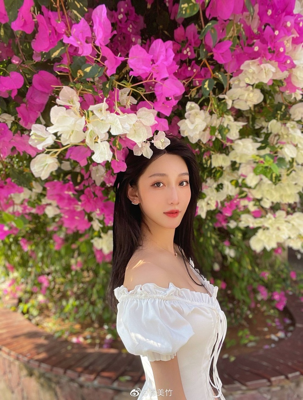 Hot girl tố Ngô Diệc Phàm cưỡng hiếp từ năm 17 tuổi là ai? - 1 Hot girl tố Ngô Diệc Phàm cưỡng hiếp từ năm 17 tuổi là ai? - 1