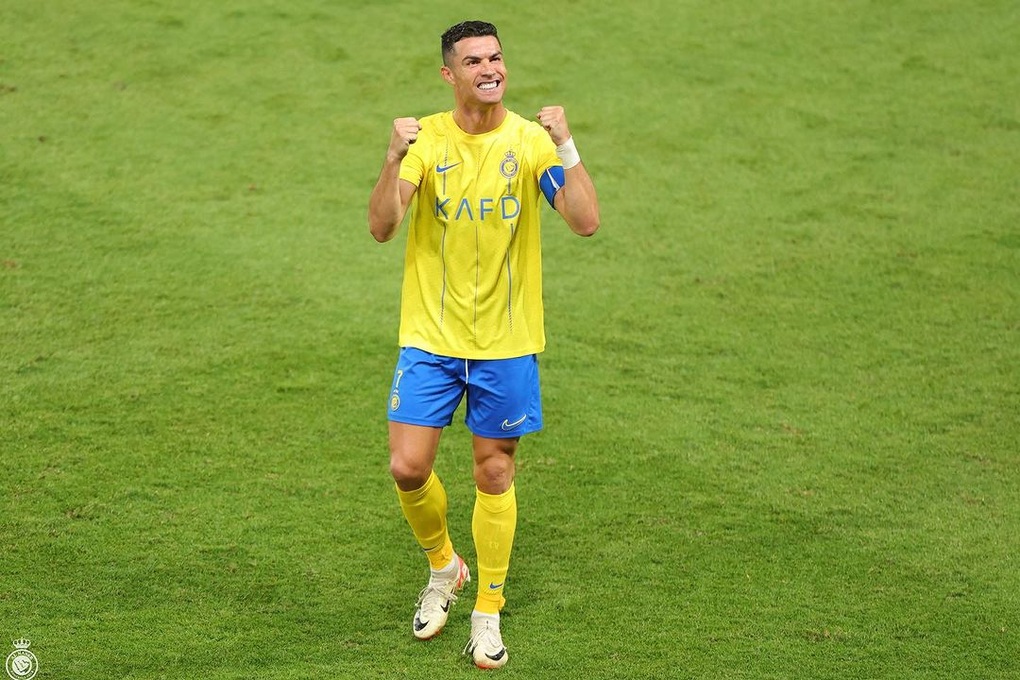 Bạn gái Ronaldo mặc cây đồ giản dị nhưng giá trị lên tới hơn 3 tỷ đồng - 2 Bạn gái Ronaldo mặc cây đồ giản dị nhưng giá trị lên tới hơn 3 tỷ đồng - 2
