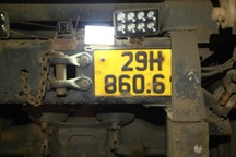 CSGT Hà Nội xuyên đêm xử lý xe tải che biển số