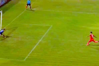 Lại có thêm tranh cãi về trọng tài ở vòng 21 V-League