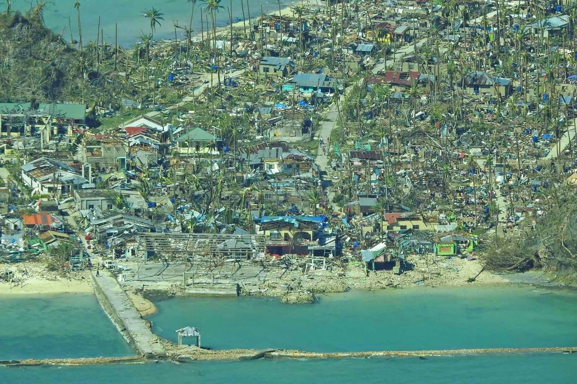 Siêu bão Rai san phẳng nhiều nơi ở Philippines, 24 người chết - 3 Siêu bão Rai san phẳng nhiều nơi ở Philippines, 24 người chết - 3