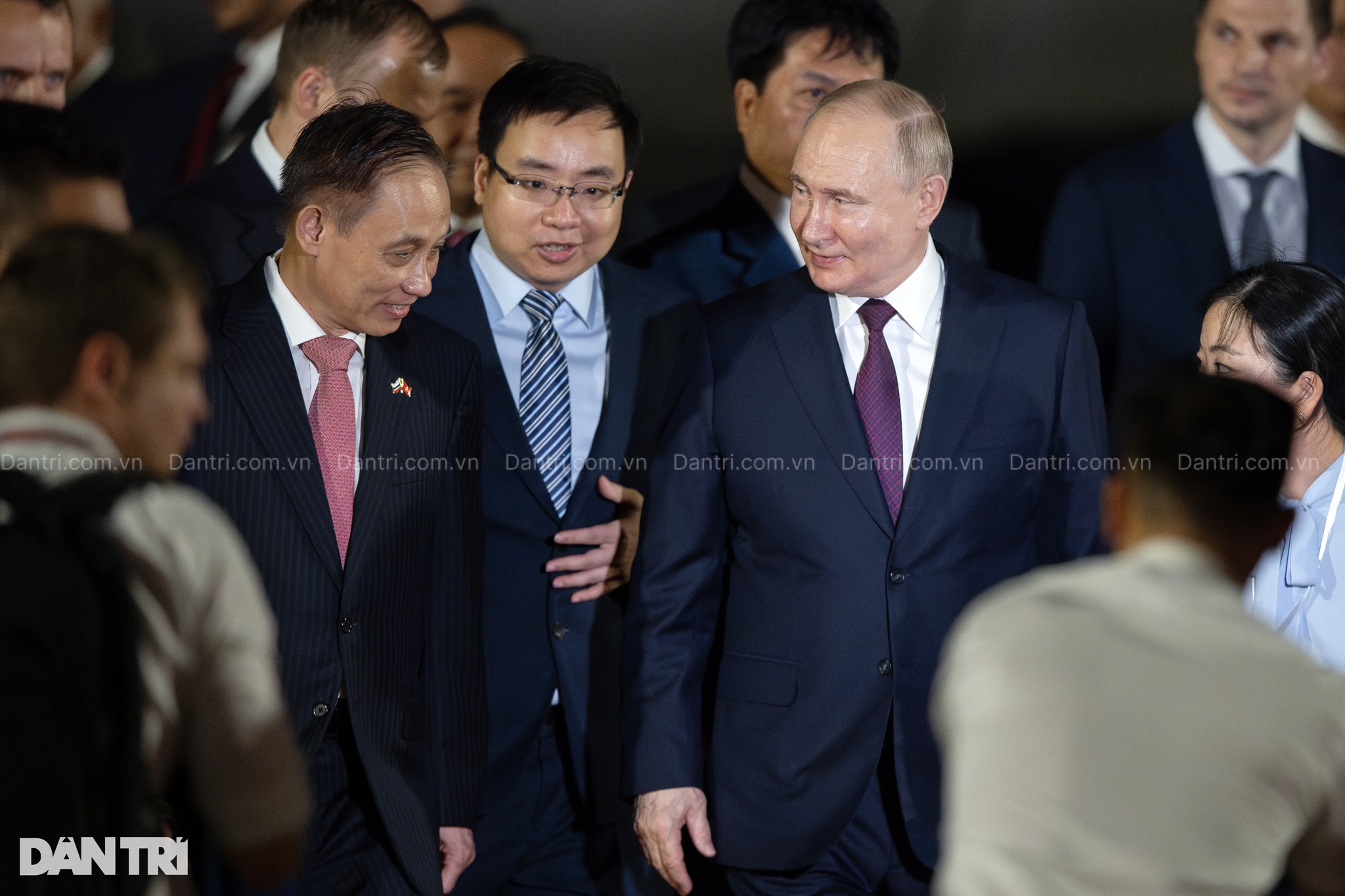 Hình ảnh Tổng thống Nga Putin tại sân bay Nội Bài - 6 Hình ảnh Tổng thống Nga Putin tại sân bay Nội Bài - 6