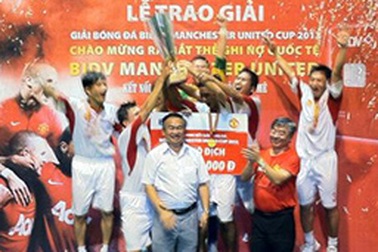Bế mạc giải bóng đá đường phố BIDV Manchester United Cup 2013