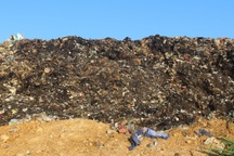 Hàng chục hộ dân kêu cứu vì bị bãi rác thải "tra tấn" cả ngày lẫn đêm