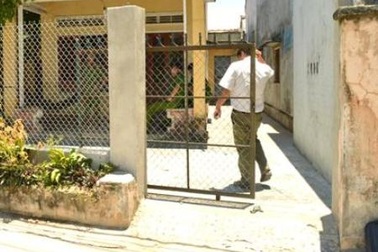 Nghi ngoại tình, chồng tẩm xăng thiêu đốt vợ