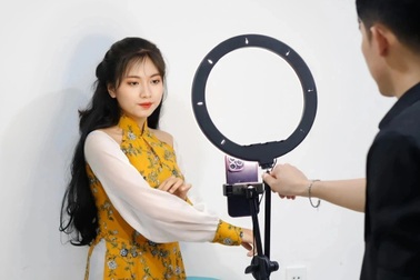 TikToker, YouTuber ngày càng nhiều, đại biểu băn khoăn về xu hướng nghề