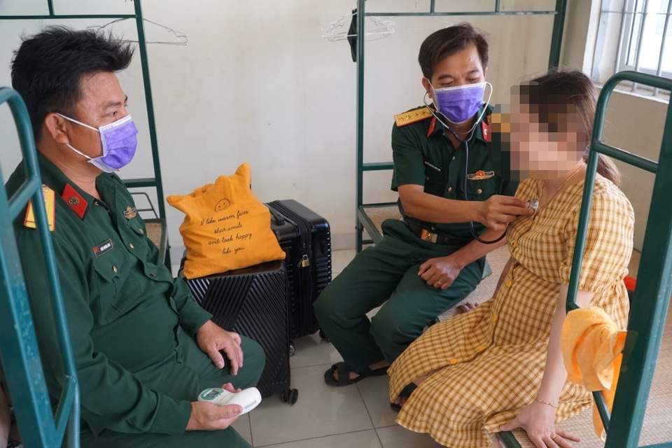 Đã có kết quả xét nghiệm người đi cùng chuyến bay với ca nhiễm Covid-19 - 3 Đã có kết quả xét nghiệm người đi cùng chuyến bay với ca nhiễm Covid-19 - 3