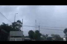 Hai người bị sét đánh thương vong khi ăn cơm ở chòi rẫy