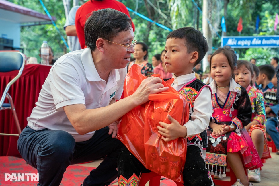 Có nụ cười, niềm tin yêu từ Huổi Quang 1: “Hôm nay con rất vui ạ!” - 14 Có nụ cười, niềm tin yêu từ Huổi Quang 1: “Hôm nay con rất vui ạ!” - 14