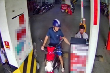 Đang nấu ăn cho vợ, người chồng lấy xe rời chung cư ở TPHCM rồi mất tích